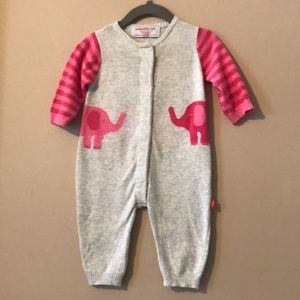 Cute baby onesie! Magnetic bottoms